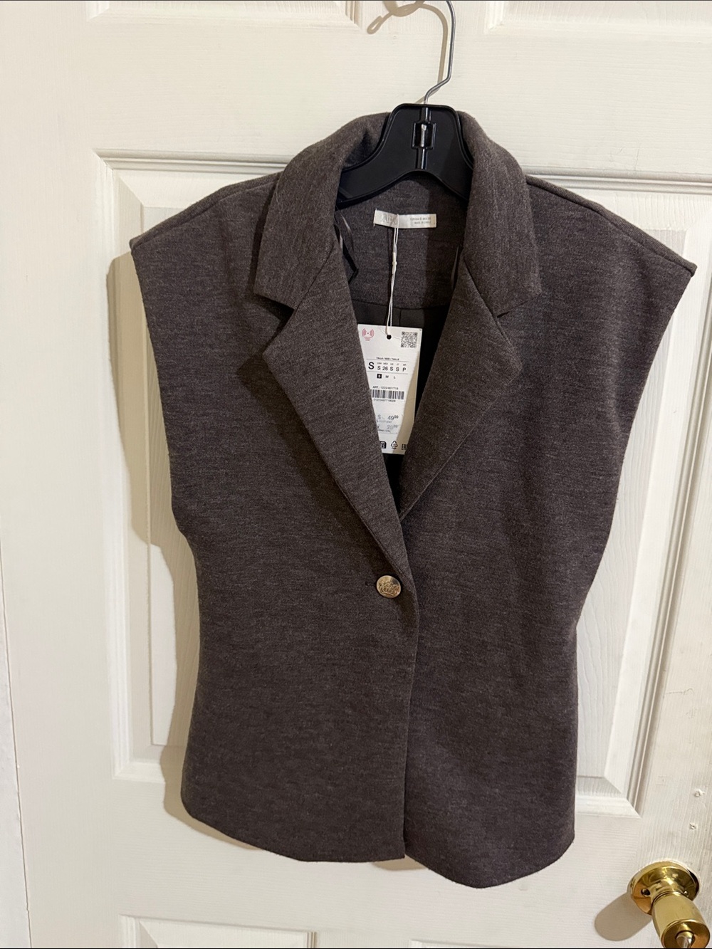 Zara Black Sleeveless Button-Up Top